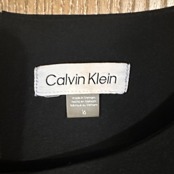 Calvin Klein - Picture 2 of 8